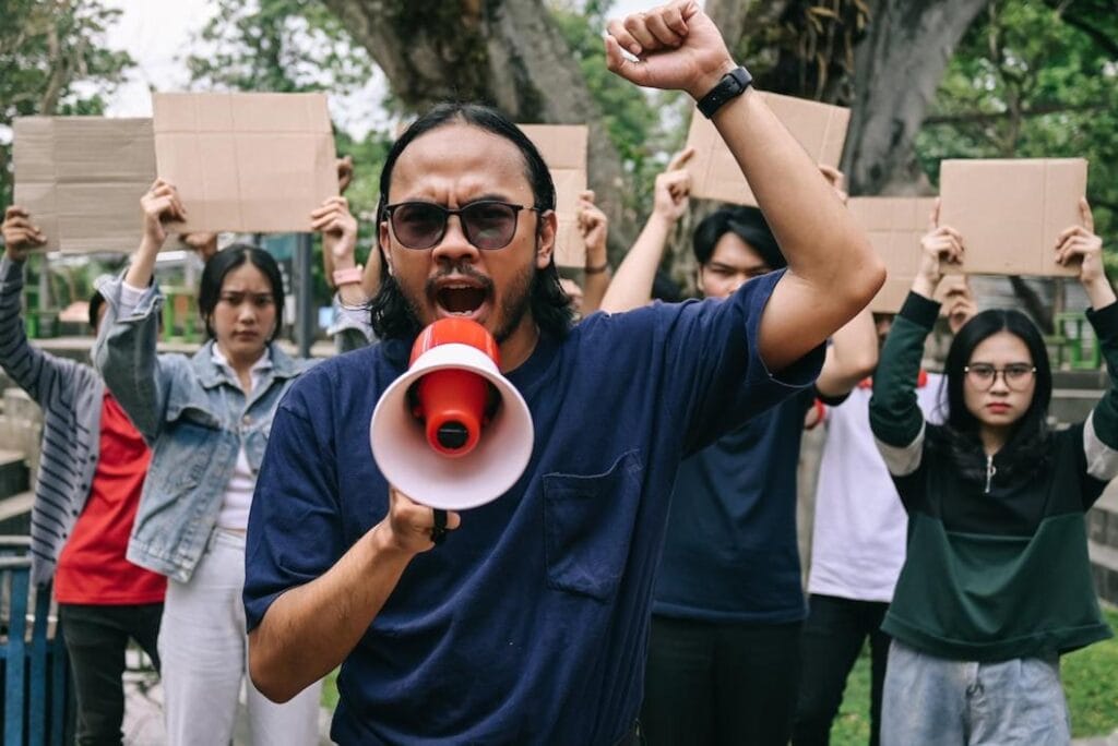 konflik sosial dan penyebabnya